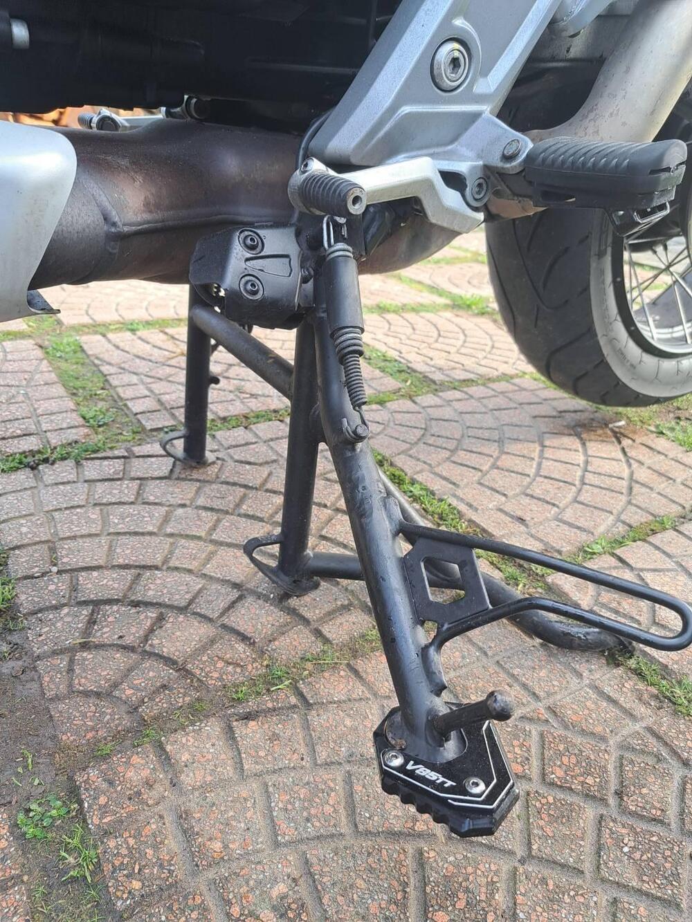 Moto Guzzi V85 TT Centenario (2021 - 22) (7)