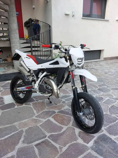 Husqvarna SM 125 (2009) usata