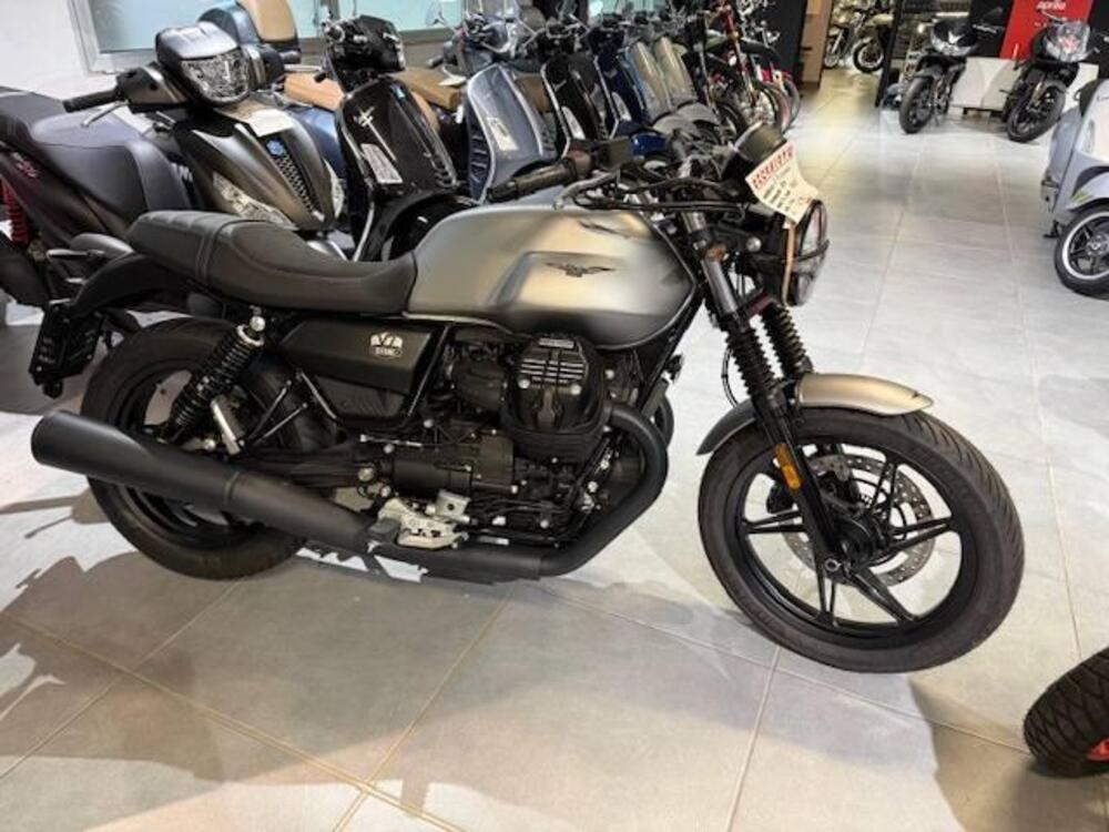 Moto Guzzi V7 Stone (2021 - 24)