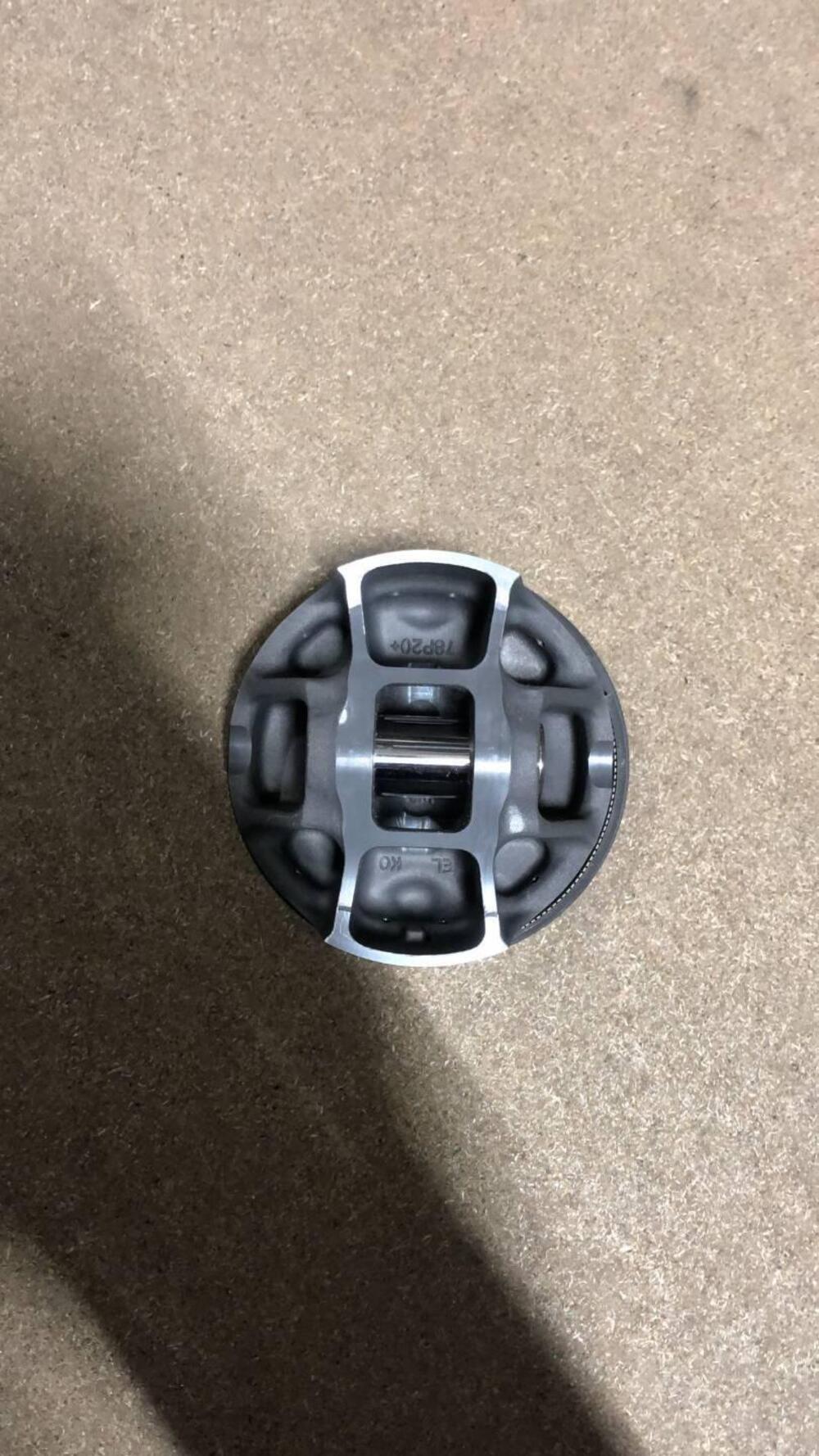 CILINDRO CON PISTONE PER HUSQVARNA FE 250. CODICE (11)