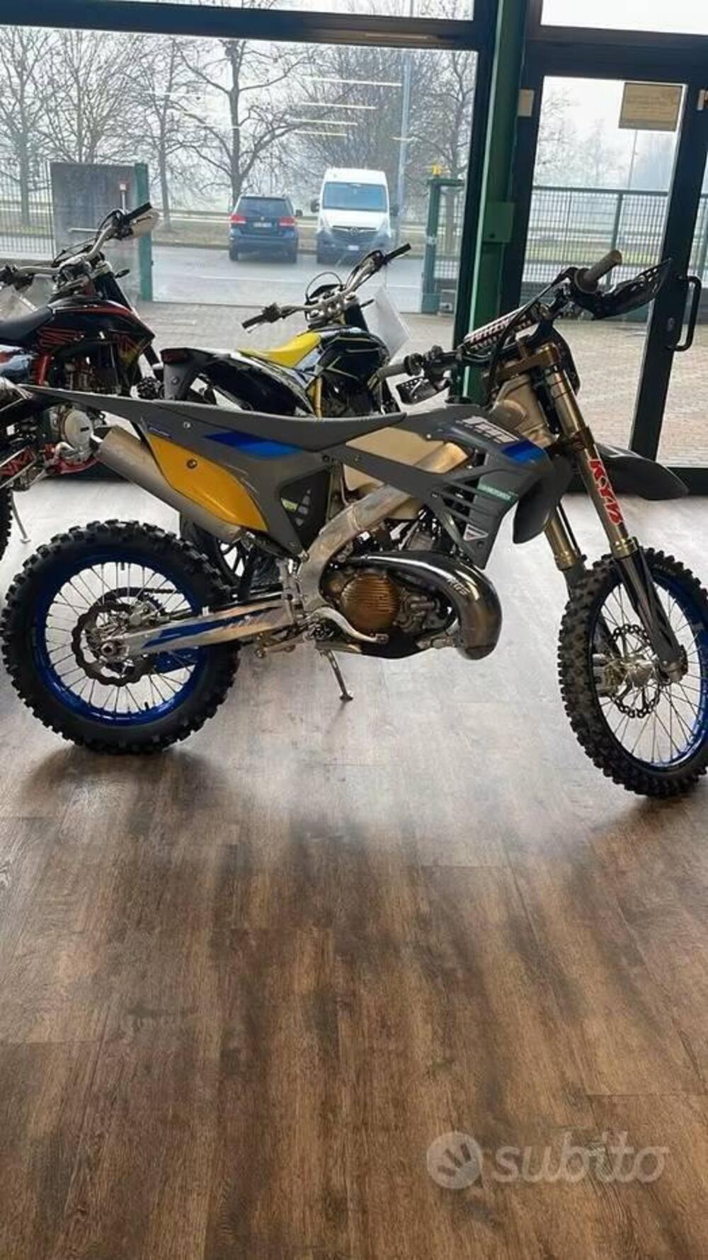 Tm Moto EN 250 ES Fi 2T (2025) (2)