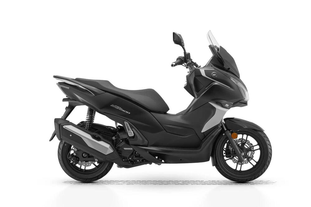 QJ Motor MTX 300 (2025 - 26) (3)