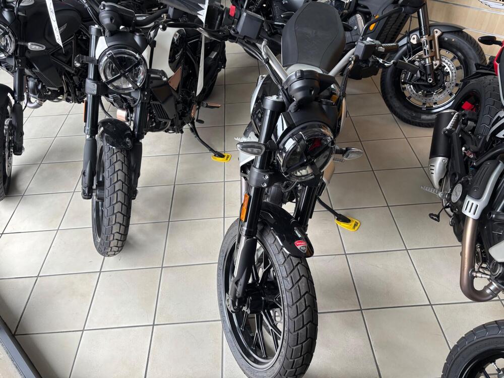 Ducati Scrambler 800 Icon (2023 - 24) (2)