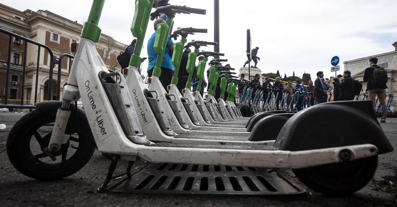 Bird sfida Firenze sui monopattini in sharing: l'azienda multinazionale passa alle vie legali 