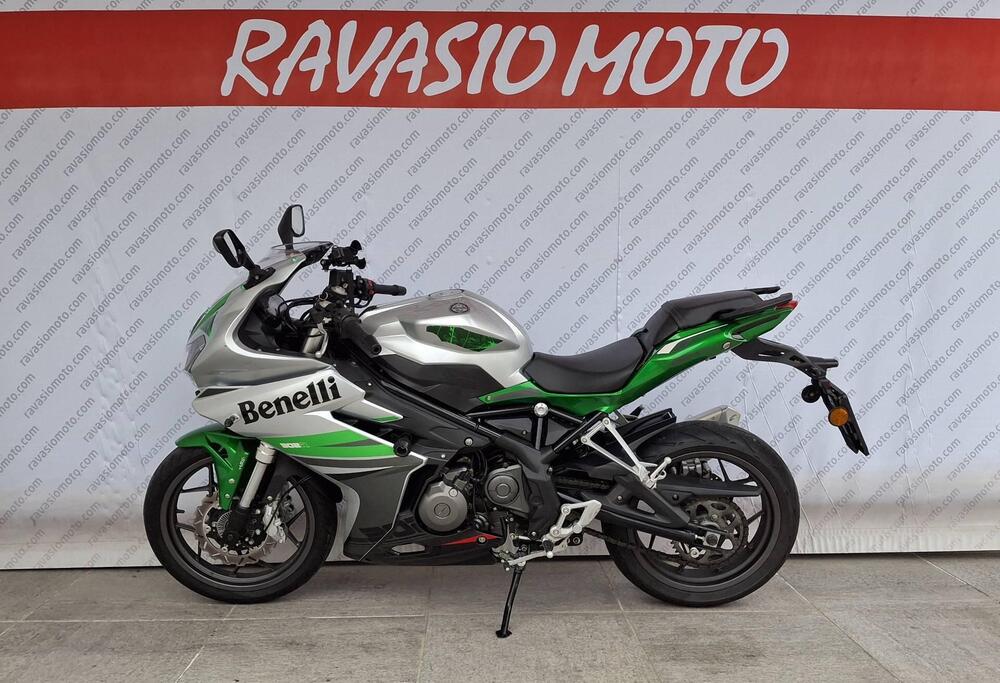 Benelli BN 302 R (2017 - 20) (2)