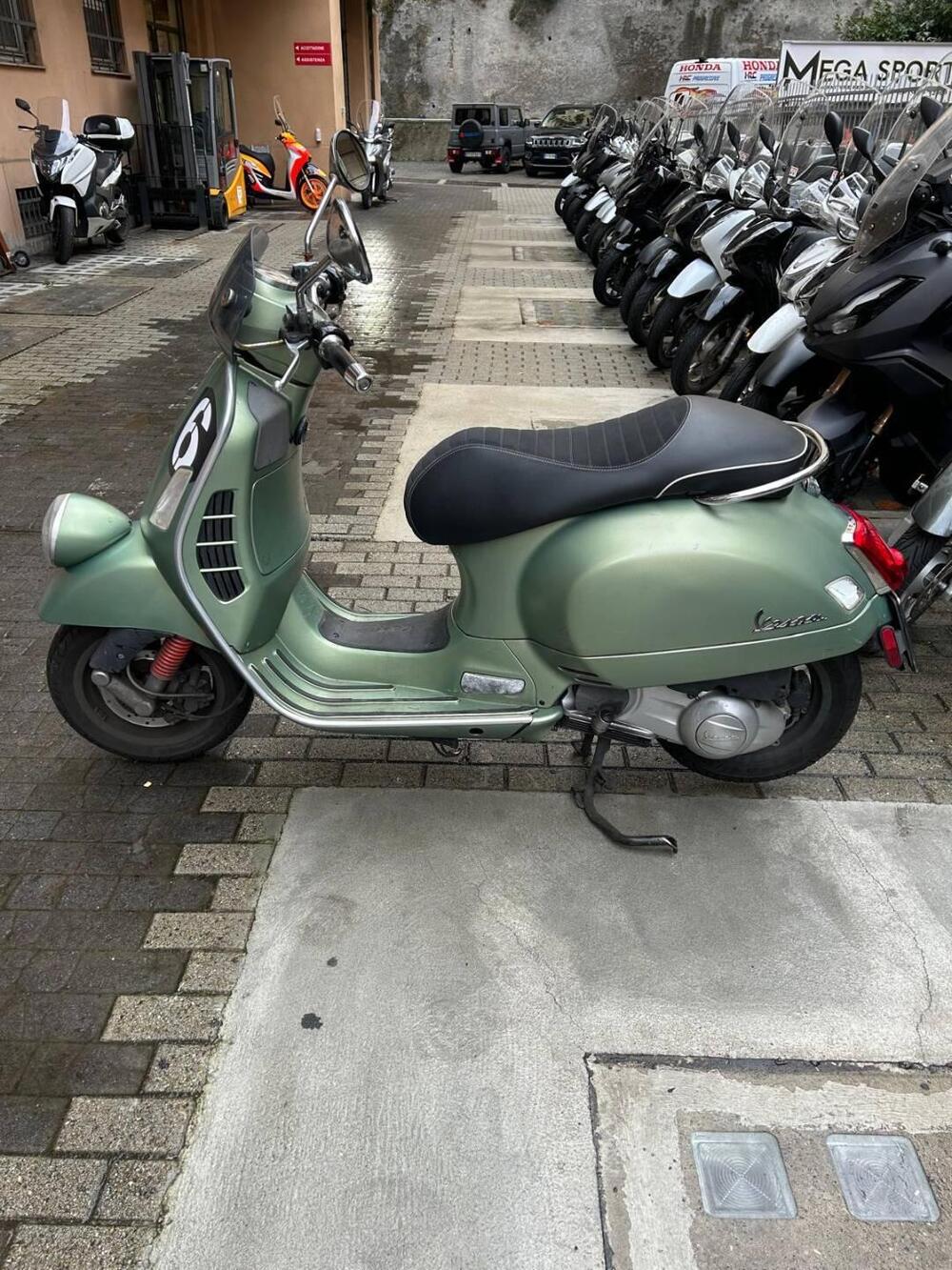 Vespa Sei Giorni 300 (2017 - 19) (2)
