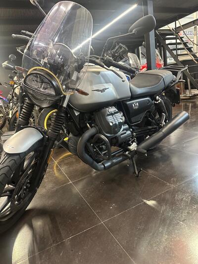 Moto Guzzi V7 Stone (2021 - 24) usata