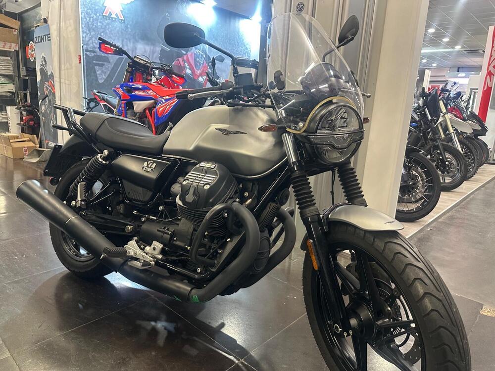 Moto Guzzi V7 Stone (2021 - 24) (2)