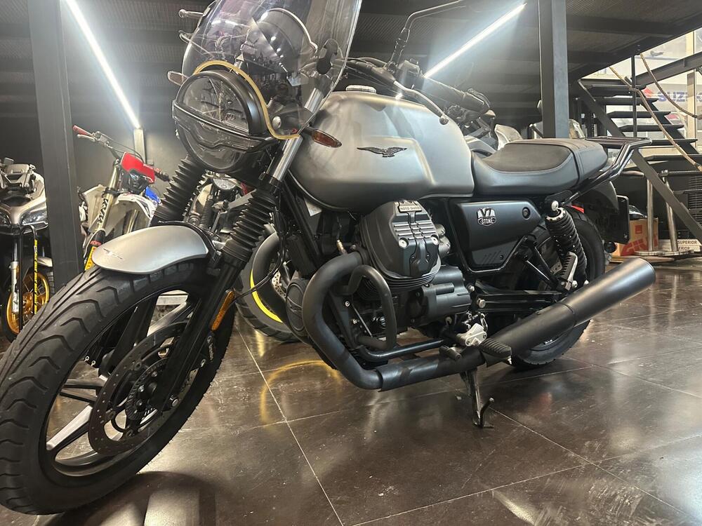 Moto Guzzi V7 Stone (2021 - 24) (4)