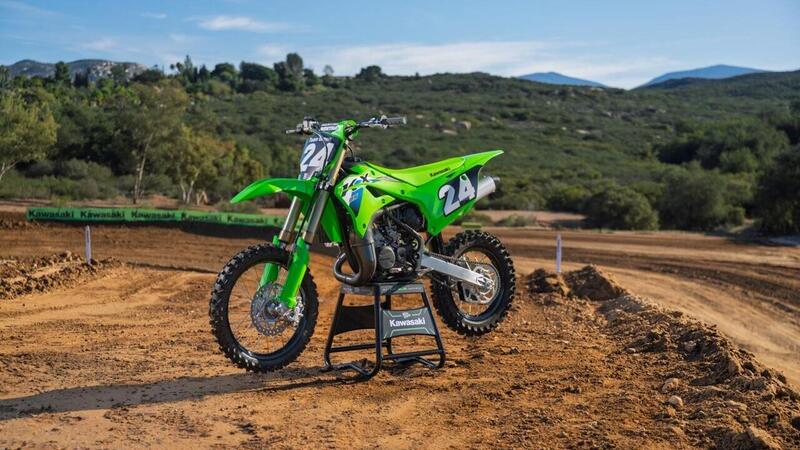 Cross 2 tempi Kawasaki: la rivoluzione parte dalla KX 85 da minicross
