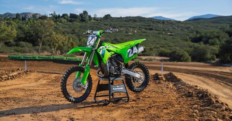 Cross 2 tempi Kawasaki: la rivoluzione parte dalla KX 85 da minicross