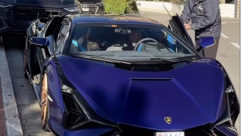 F1 2026, Aston Martin ancora ferma a Barcellona: l&rsquo;AMR26 ritarda, Alonso si gode la Lamborghini Si&aacute;n