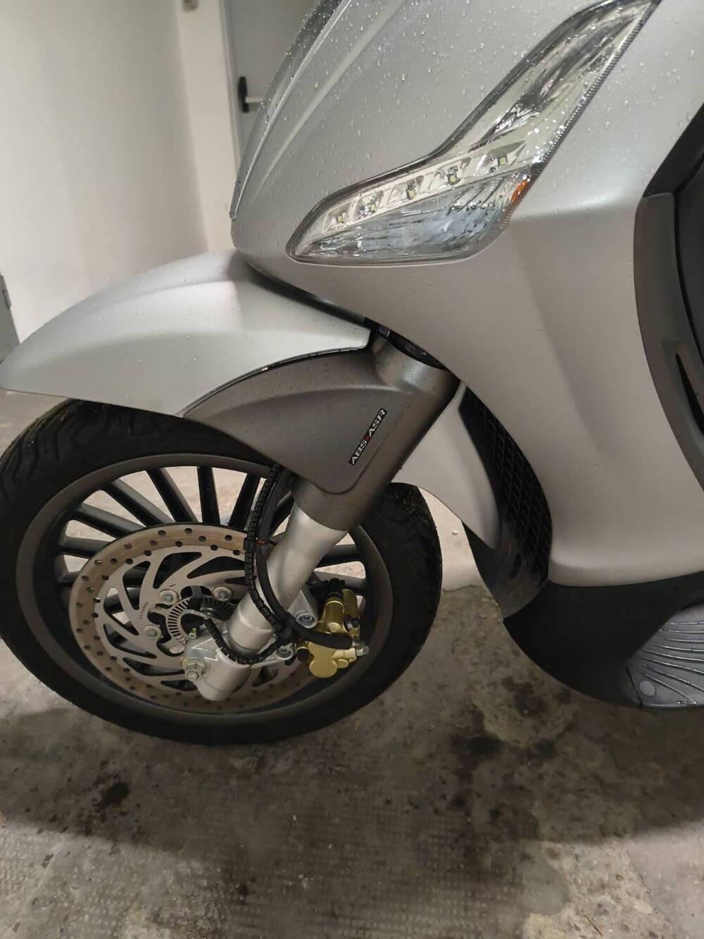 Piaggio Beverly 300 i.e. ABS-ASR (2016 - 20) (2)