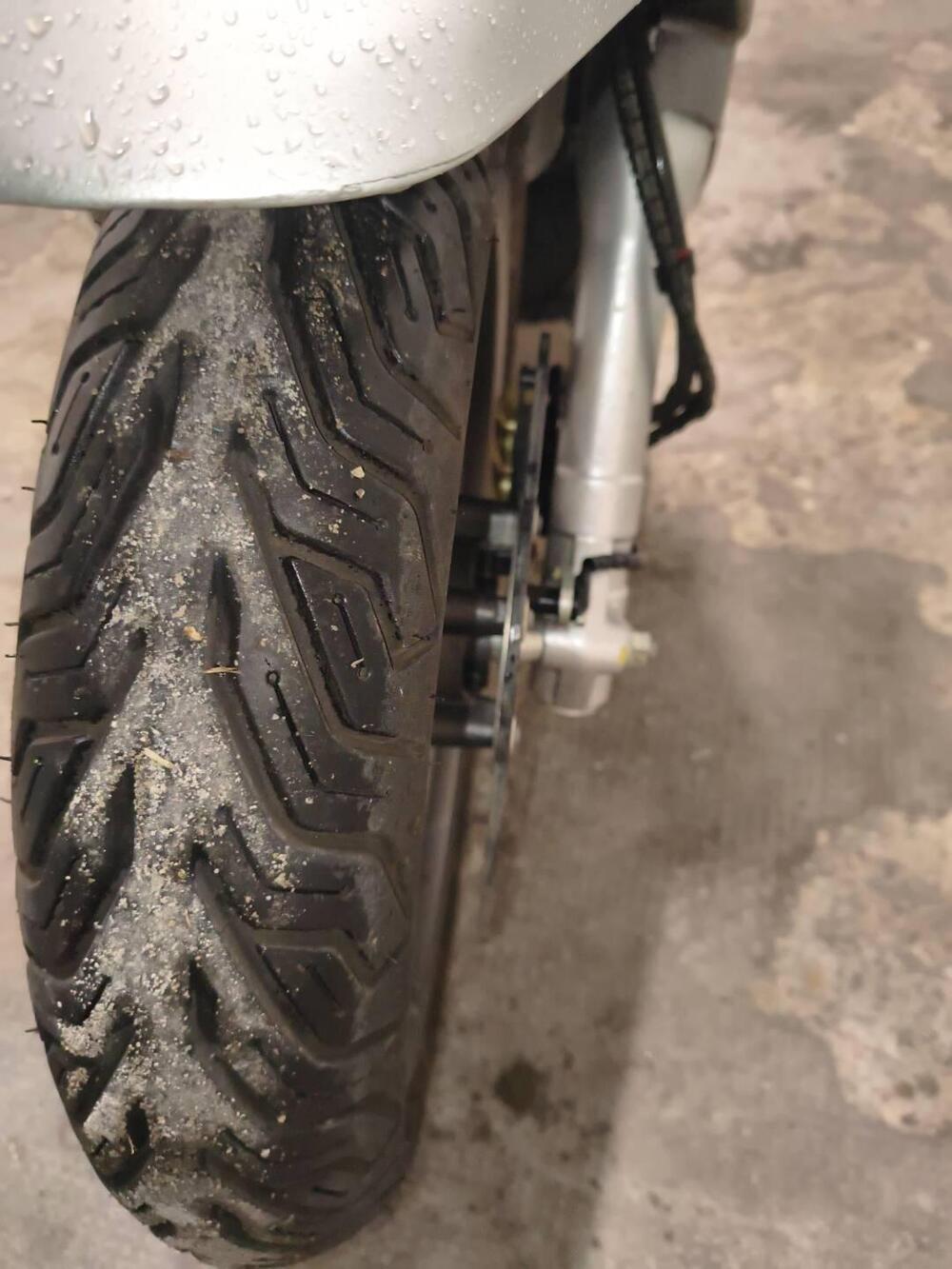 Piaggio Beverly 300 i.e. ABS-ASR (2016 - 20) (4)