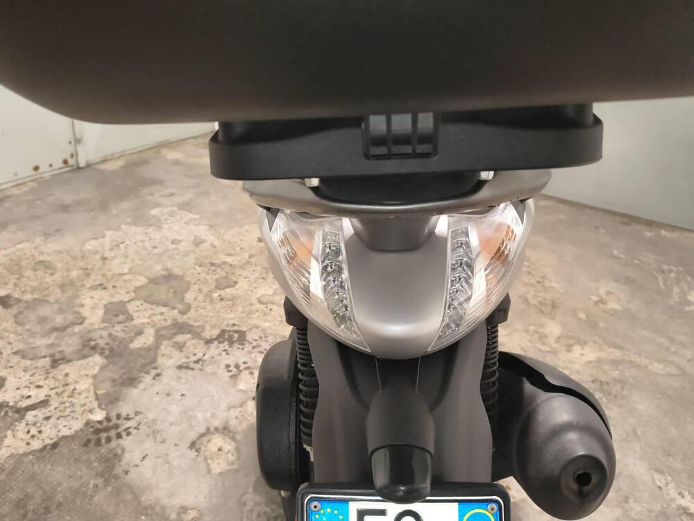 Piaggio Beverly 300 i.e. ABS-ASR (2016 - 20) (7)