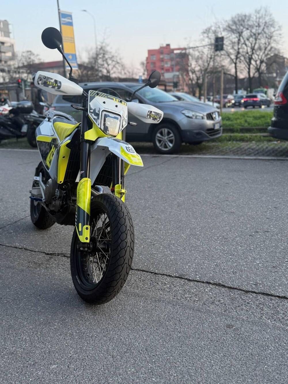Husqvarna 701 Supermoto (2021) (2)