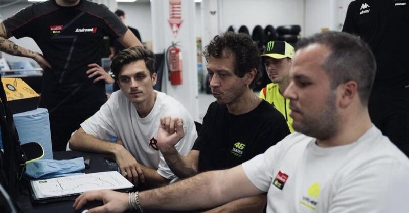 MotoGP 2026. Academy VR46 (e Valentino Rossi!) in pista in Indonesia, ma la pioggia rovina i piani [VIDEO]