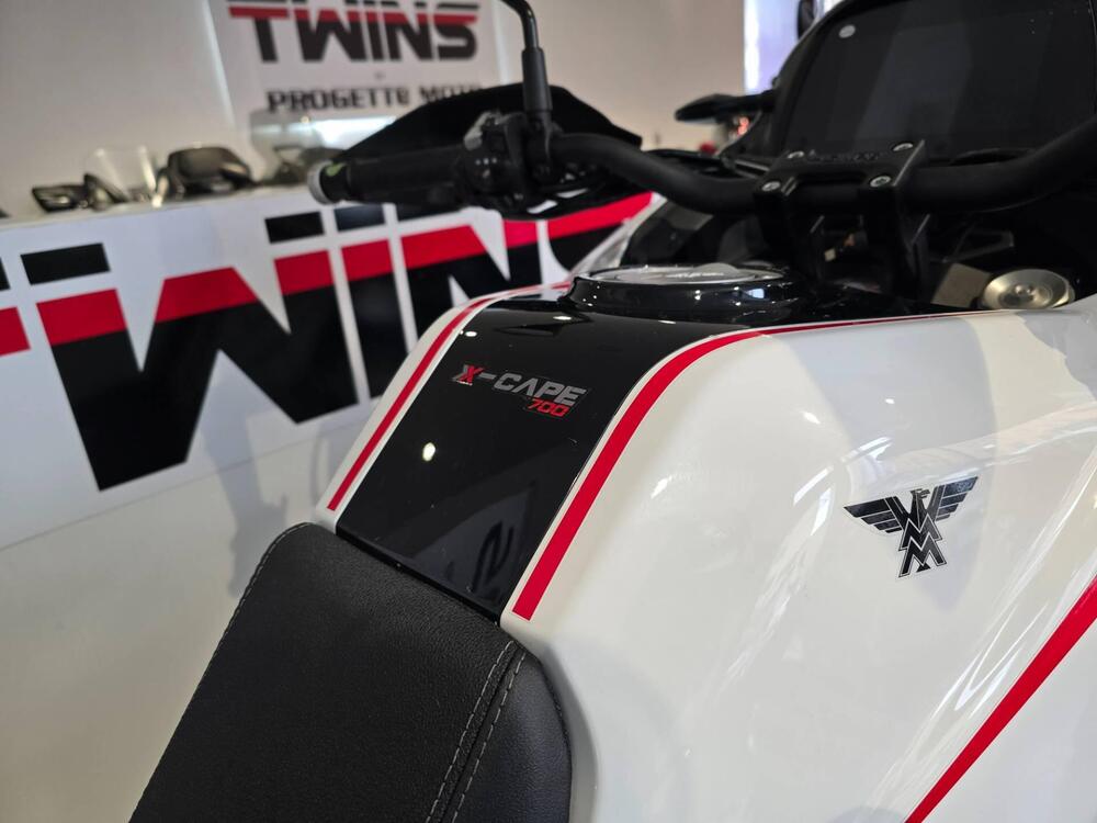 Moto Morini X-Cape 700 Gold Edition (2025 - 26) (10)