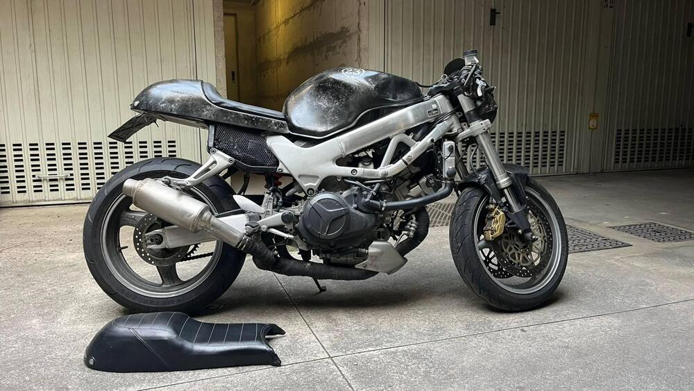 Honda VTR 1000 F Firestorm (1997 - 00) (12)