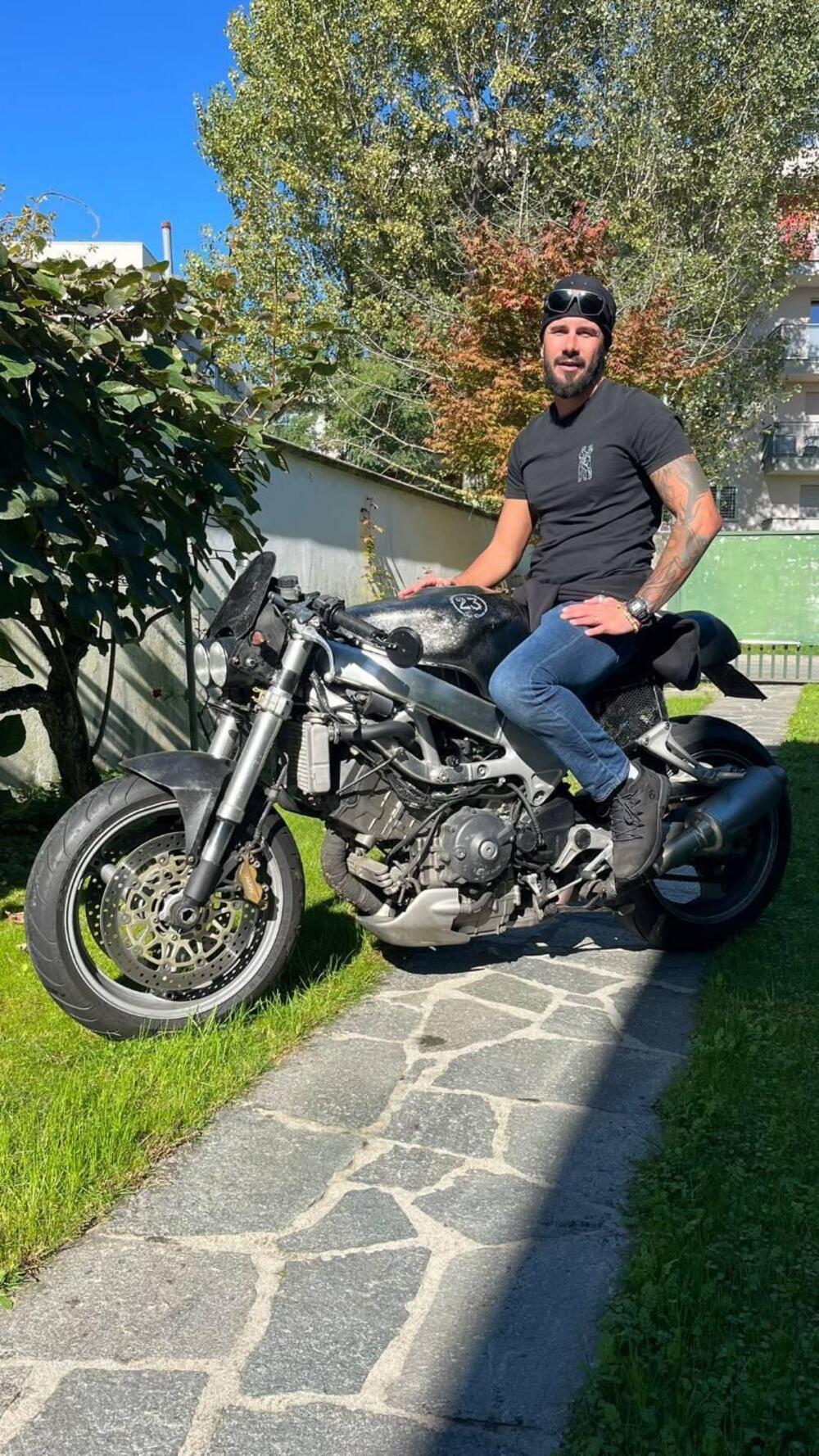 Honda VTR 1000 F Firestorm (1997 - 00) (14)