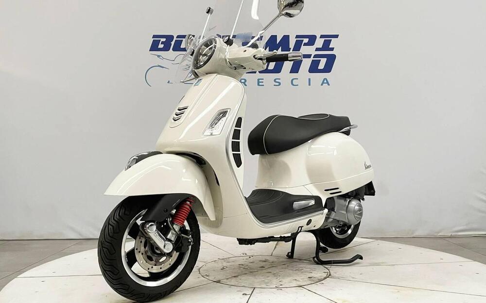 Vespa GTS 300 Super (2017 - 18) (15)