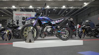 WR125R: Yamaha rispolvera gli anni &rsquo;90 e i colori fluo