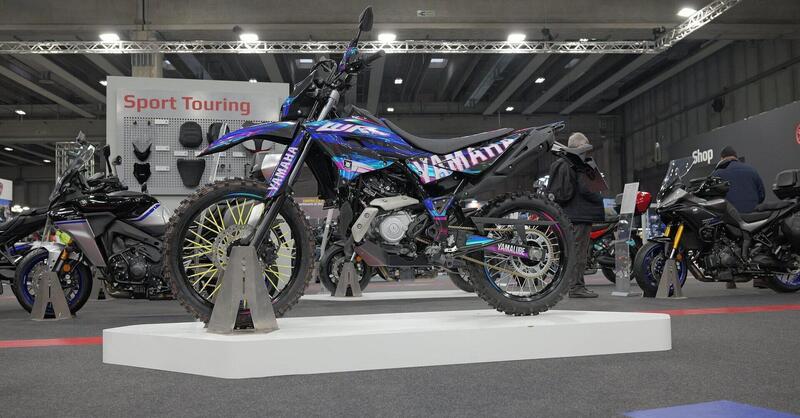 WR125R: Yamaha rispolvera gli anni &rsquo;90 e i colori fluo