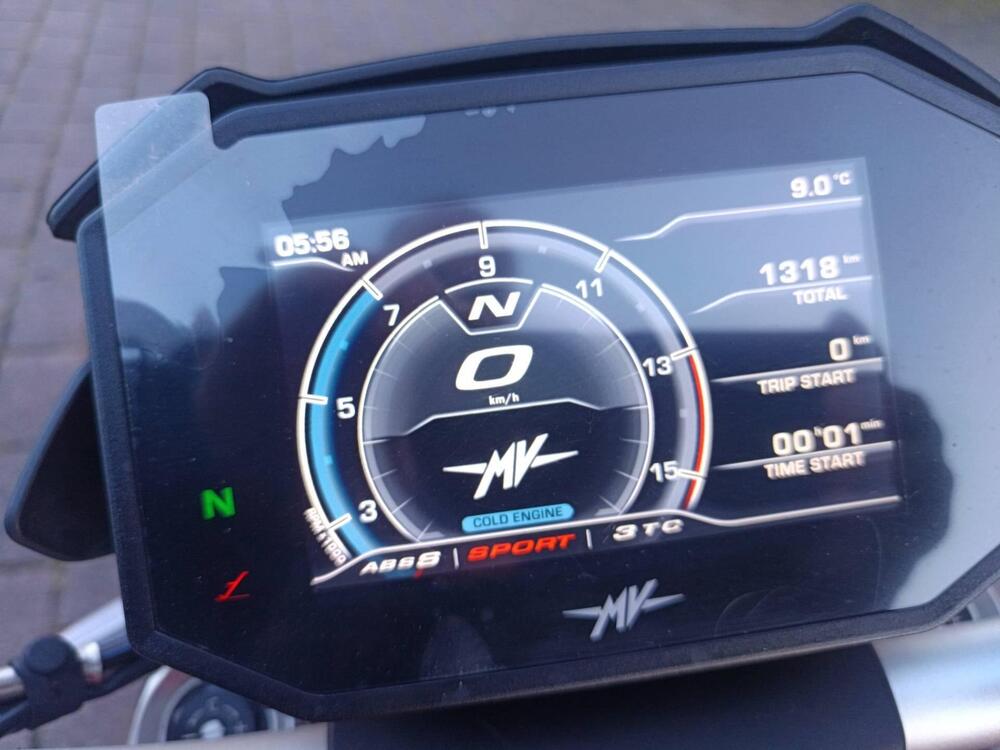 MV Agusta Brutale 800 Rosso (2021 - 23) (4)