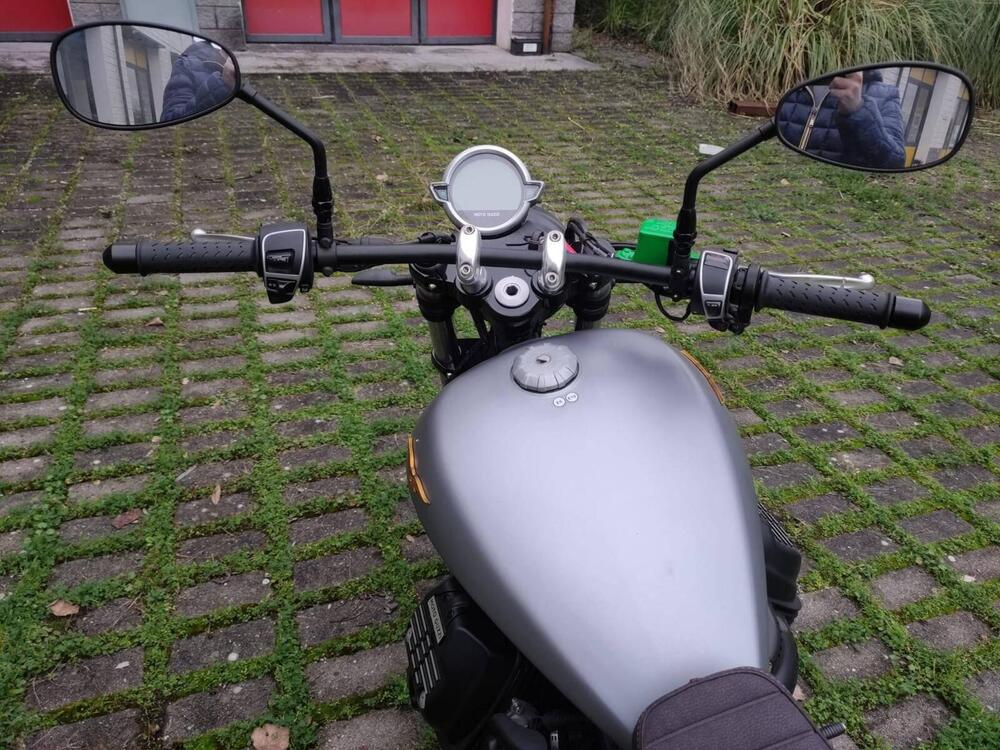 Moto Guzzi V9 Bobber Centenario (2021 - 22) (2)