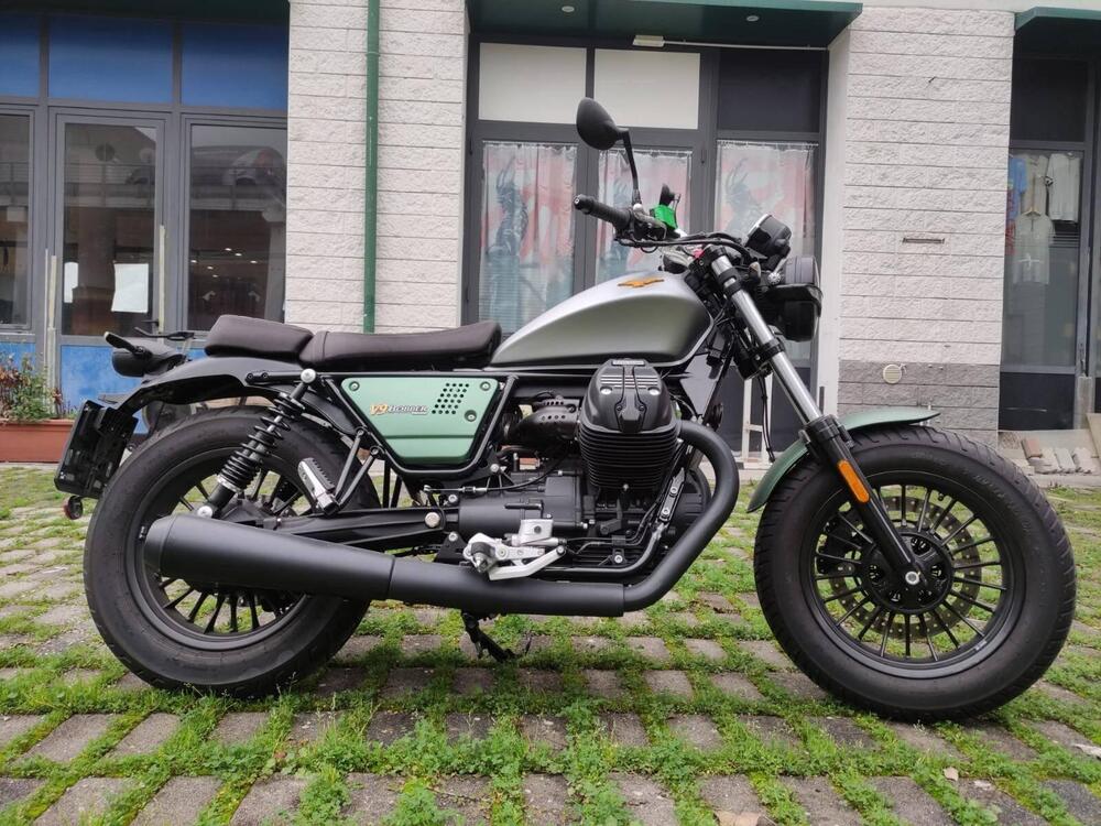 Moto Guzzi V9 Bobber Centenario (2021 - 22) (3)