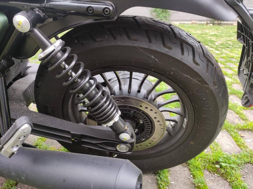 Moto Guzzi V9 Bobber Centenario (2021 - 22) (8)