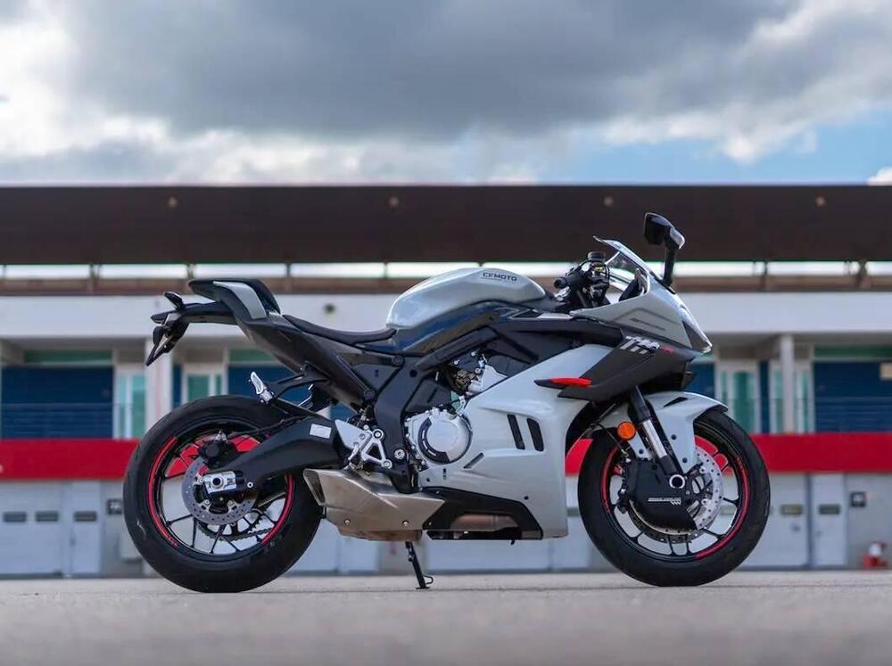 CFMOTO 675SR-R (2025 - 26) (4)