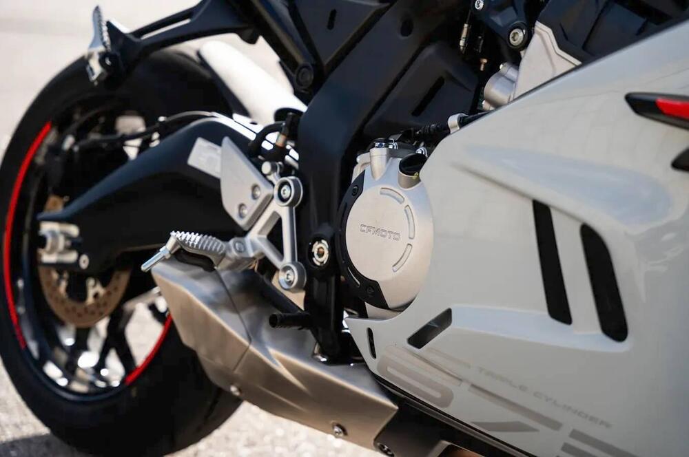 CFMOTO 675SR-R (2025 - 26) (11)