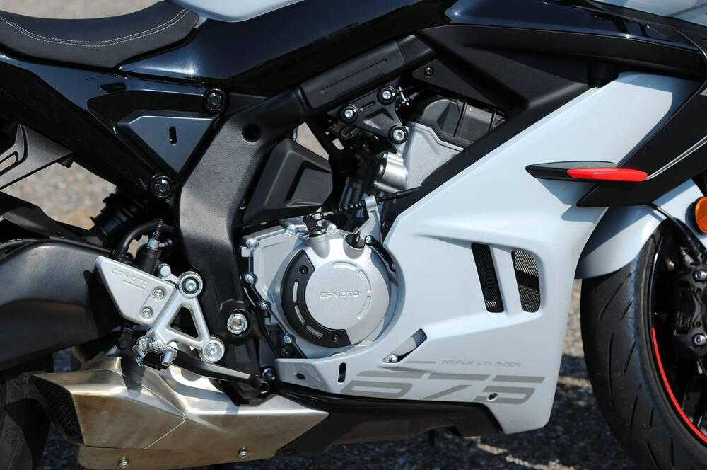 CFMOTO 675SR-R (2025 - 26) (13)