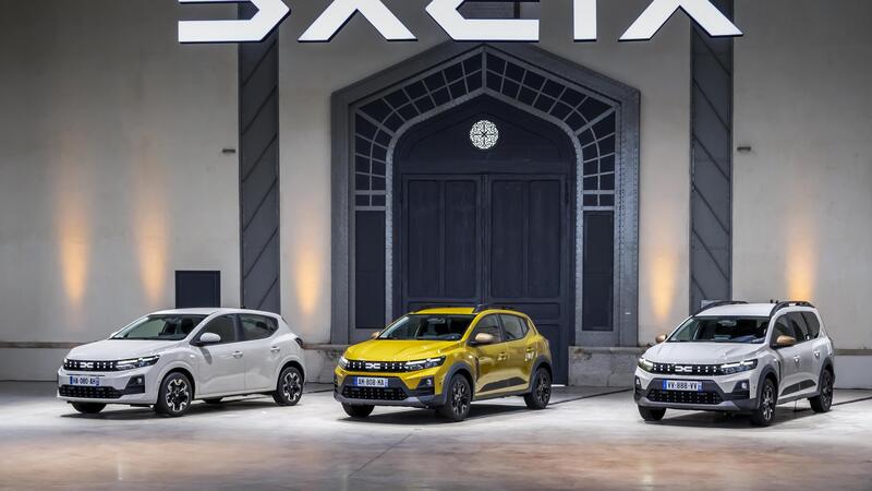 Dacia domina il mercato italiano e presenta la nuova Sandero: ecco il restyling