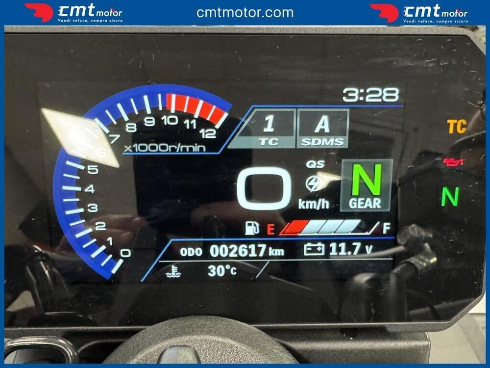 Moto Guzzi V85 TT Centenario (2021 - 22) (5)