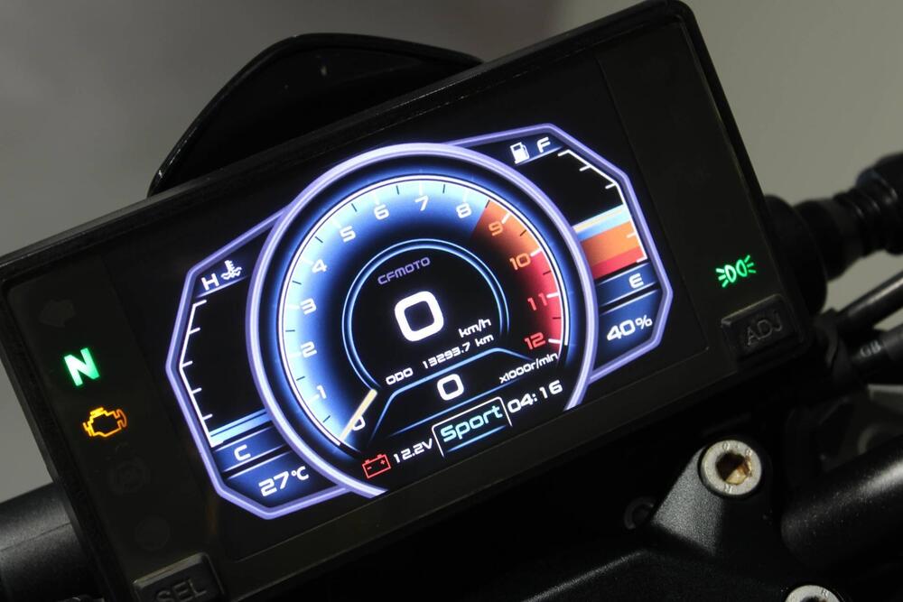 CFMOTO 300NK (2021 - 26) (6)