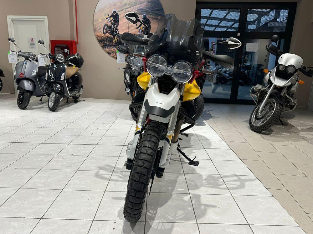 Moto Guzzi V85 TT Evocative Graphics (2019 - 20) (2)