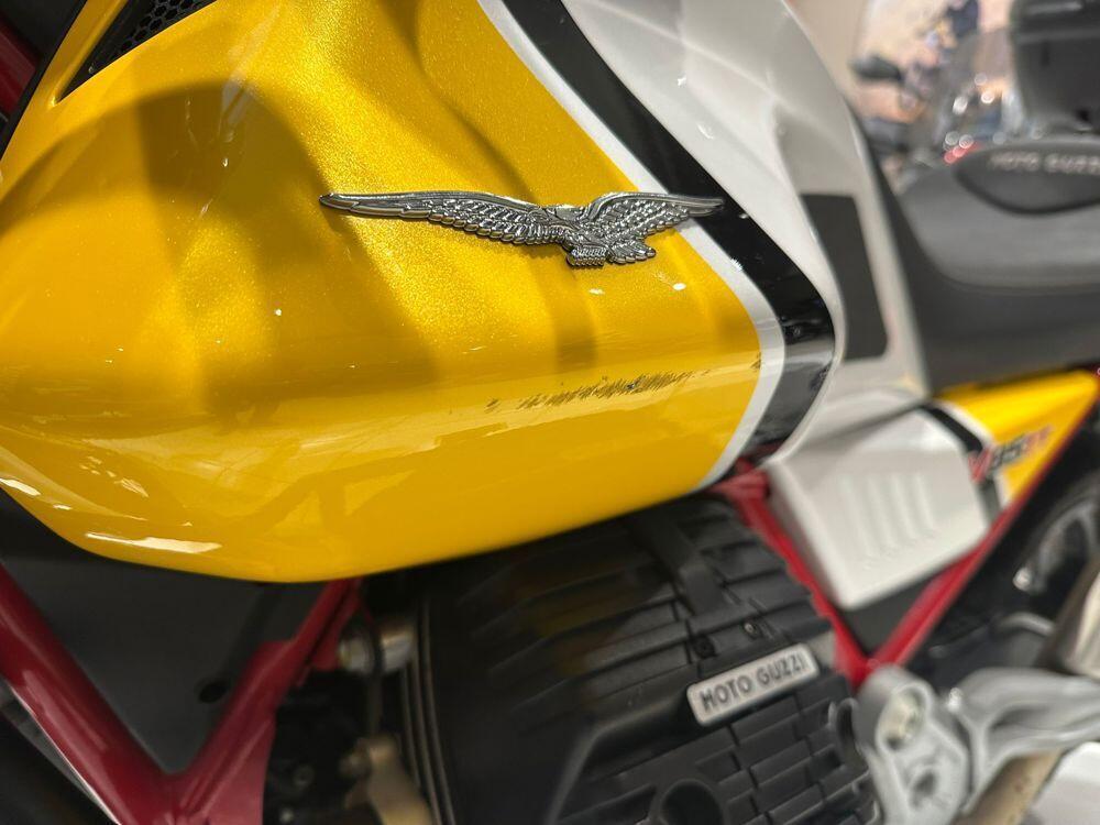 Moto Guzzi V85 TT Evocative Graphics (2019 - 20) (5)