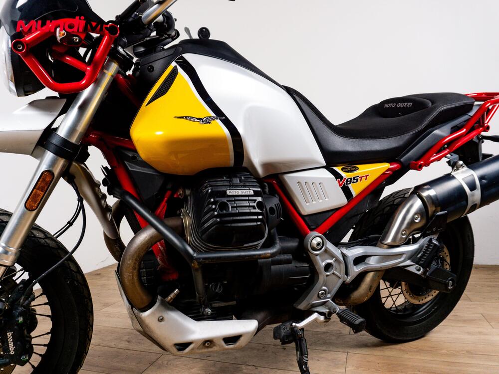 Moto Guzzi V85 TT Evocative Graphics (2021 - 23) (9)