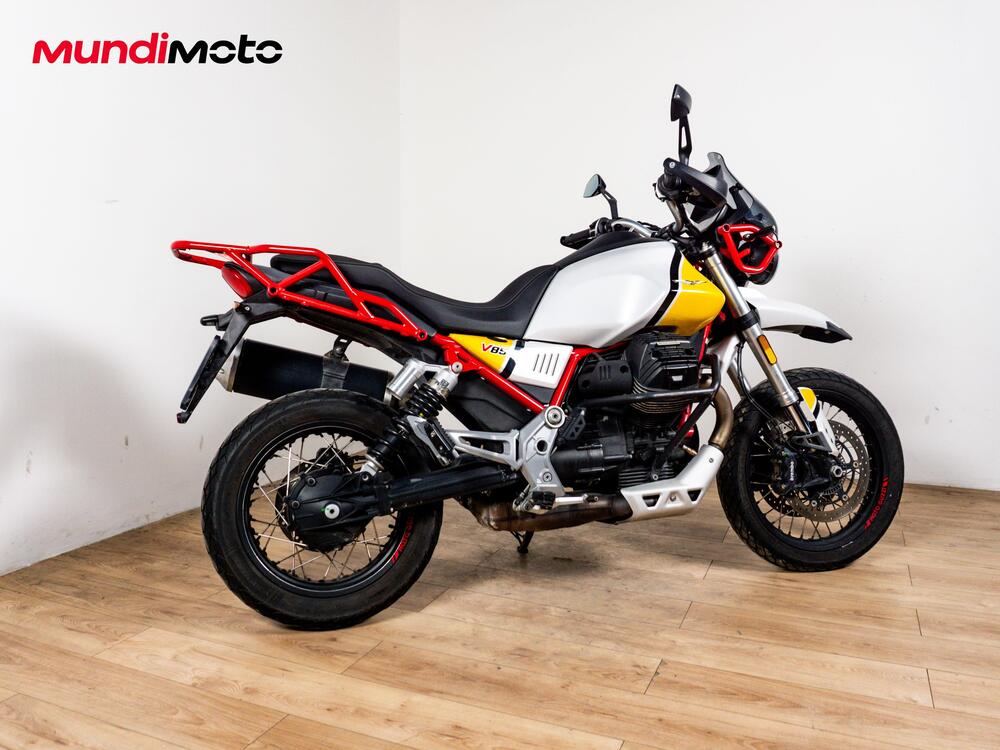 Moto Guzzi V85 TT Evocative Graphics (2021 - 23) (3)