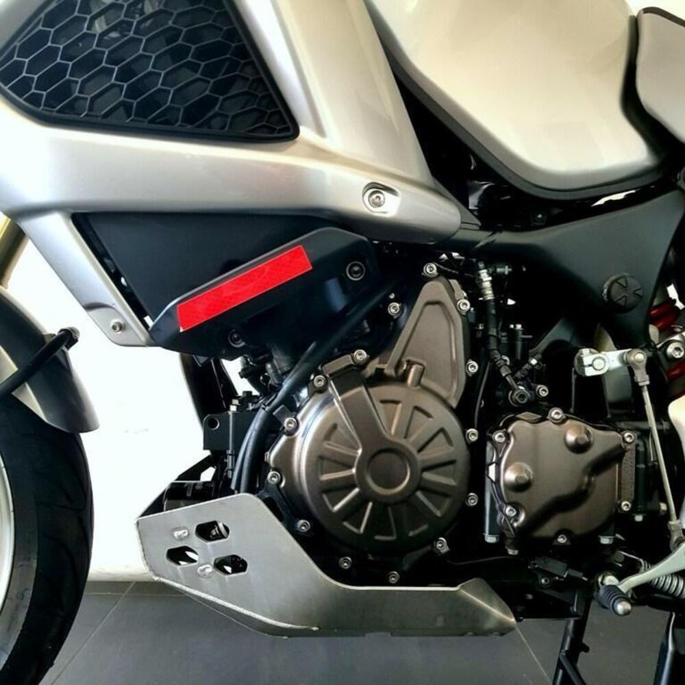 Yamaha XT1200Z Super Ténéré First Edition (2010 - 11) (11)