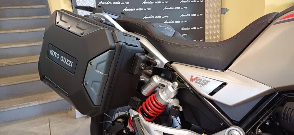 Moto Guzzi V85 TT Travel (2024 - 26) (4)