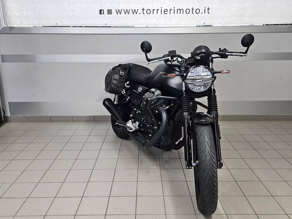 Moto Guzzi V7 Stone (2021 - 24) (2)