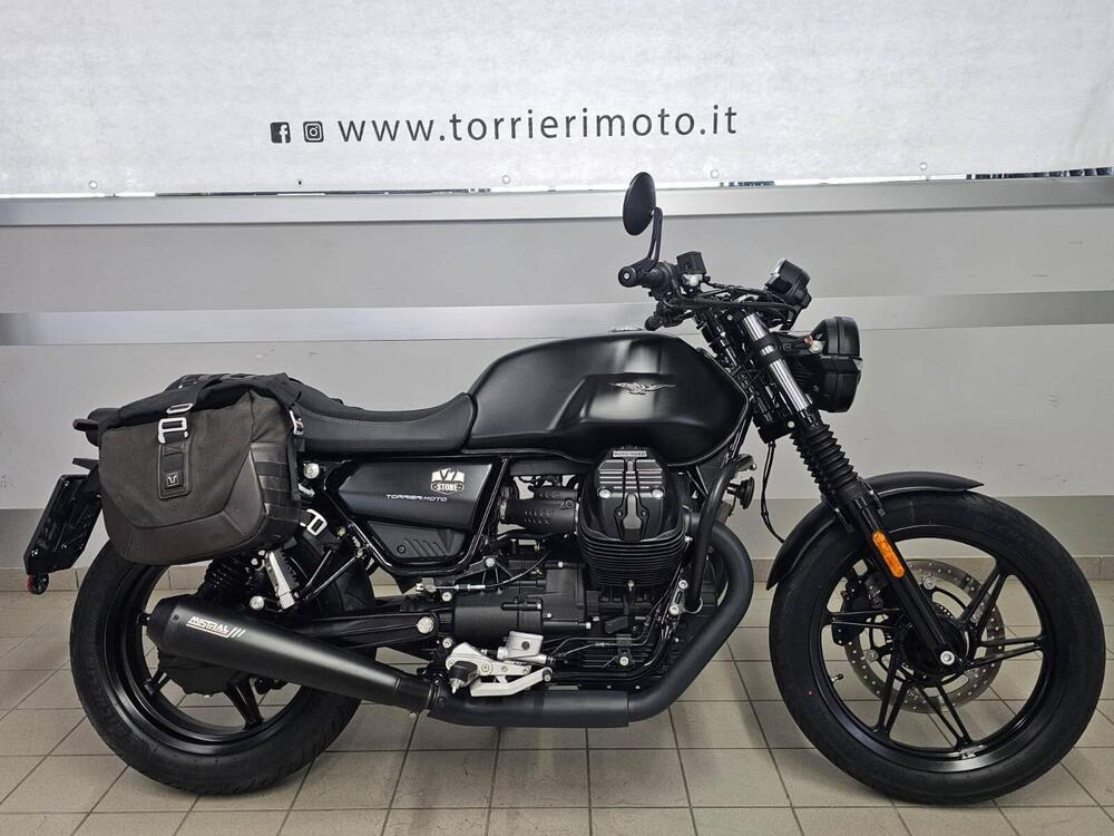 Moto Guzzi V7 Stone (2021 - 24) (3)