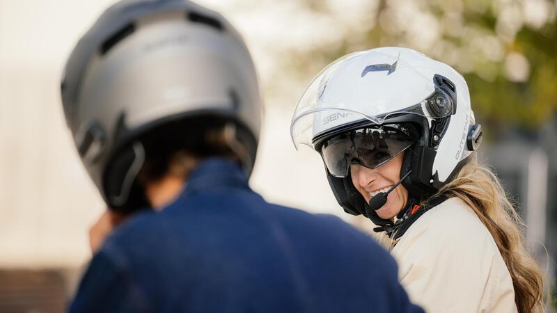 SENA Outstar 2, il casco jet con sistema di comunicazione integrato di serie