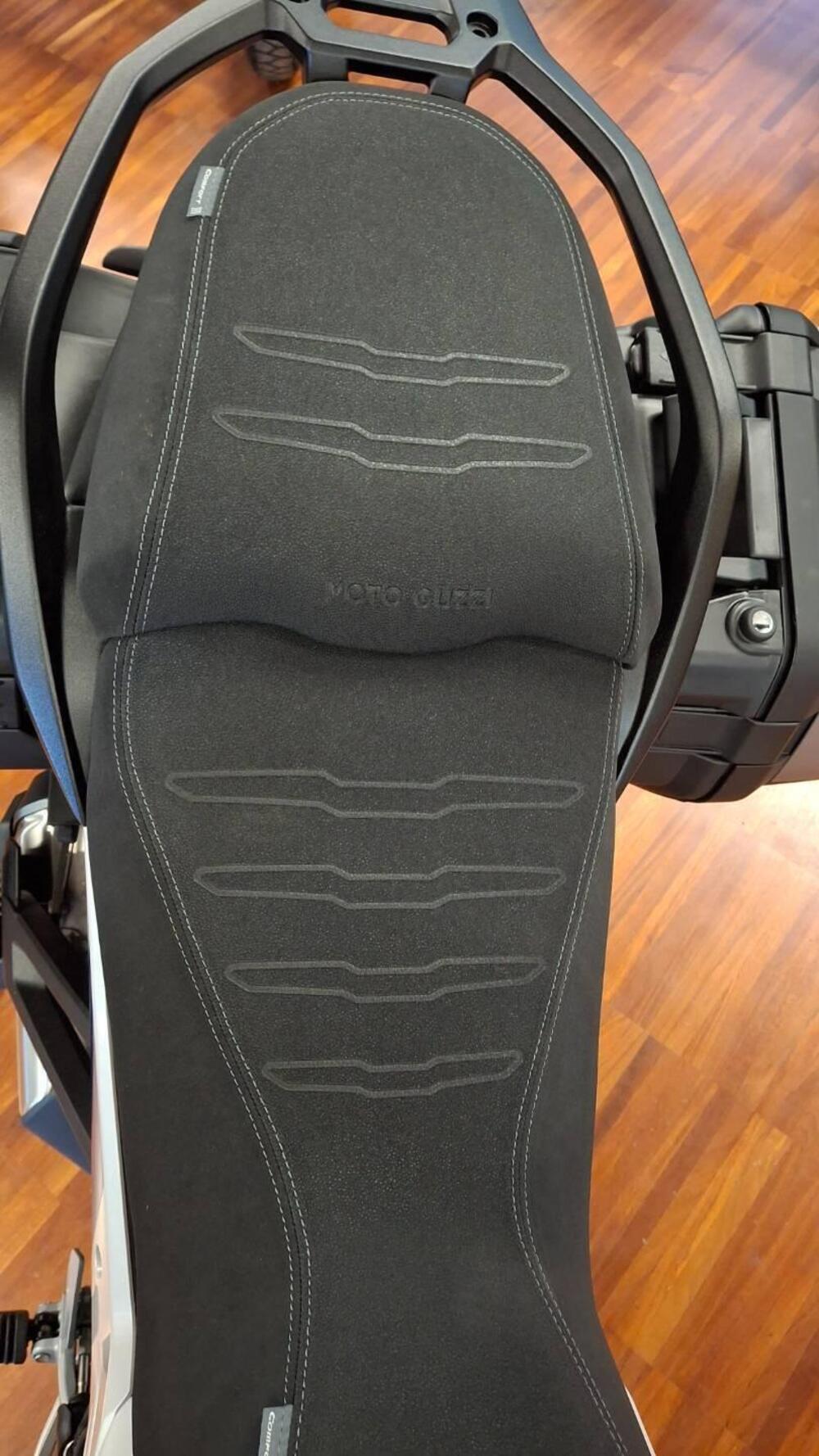 Moto Guzzi Stelvio Duecento Tributo (2025 - 26) (5)