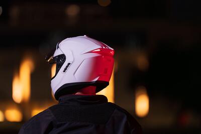 Con SENA Phantom ANC la riduzione attiva del rumore &egrave; integrata nel casco