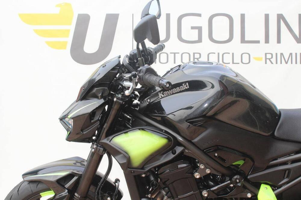 Kawasaki Z 900 (2025 - 26) (2)