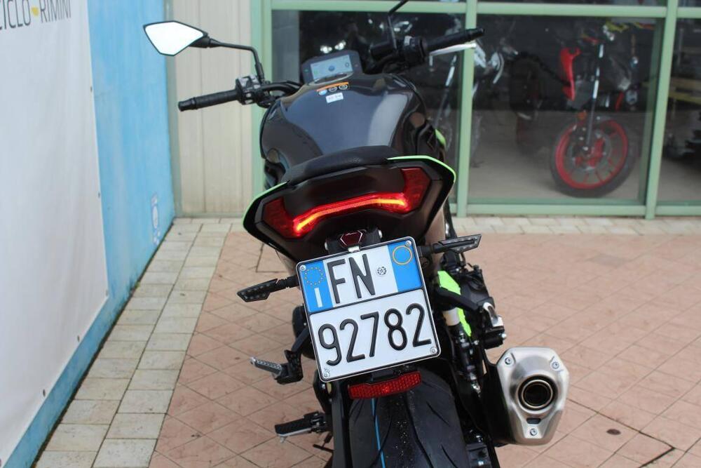 Kawasaki Z 900 (2025 - 26) (6)